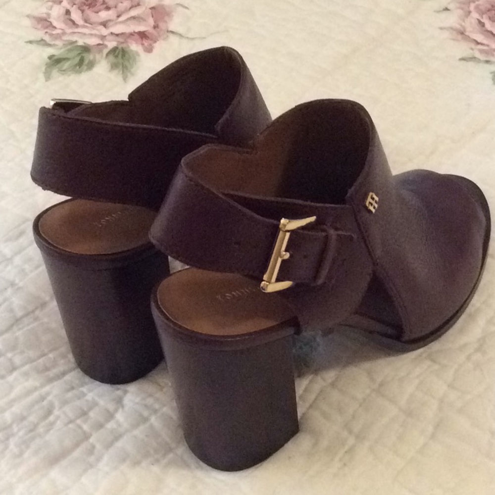 TOMMY HILFIGER dark red leather 8M 4” heel